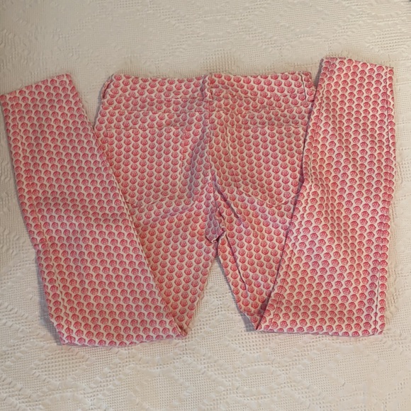 Vineyard Vines pink seashell print skinny pants. - Picture 4 of 5